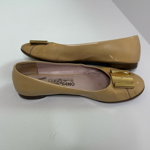 Salvatore Ferragamo Gold Flats with Bow - Picture 5 of 9